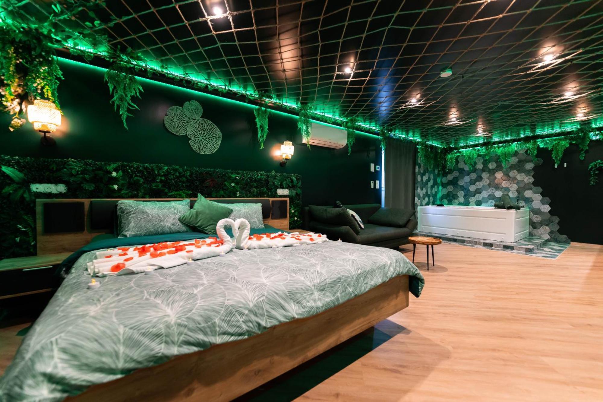 L'Oasis Tropicale, Jacuzzi, Love Room 罗珀南 外观 照片