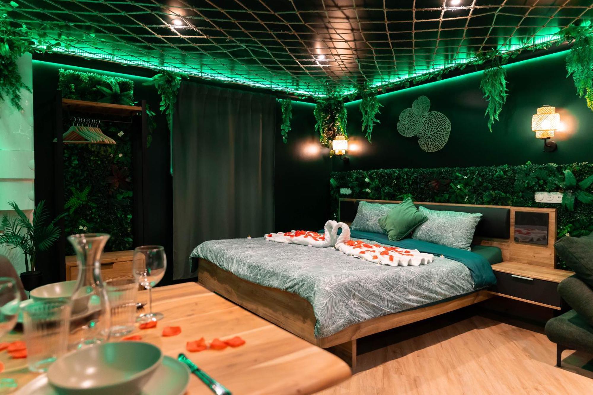 L'Oasis Tropicale, Jacuzzi, Love Room 罗珀南 外观 照片