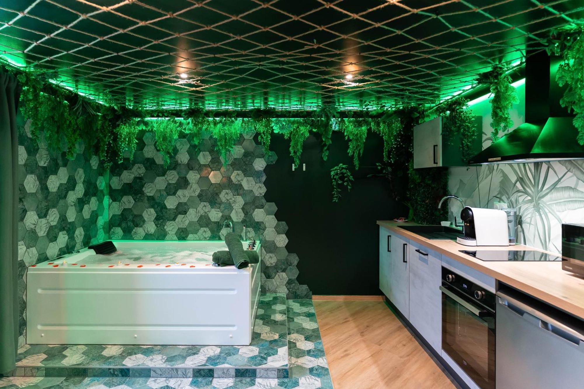 L'Oasis Tropicale, Jacuzzi, Love Room 罗珀南 外观 照片