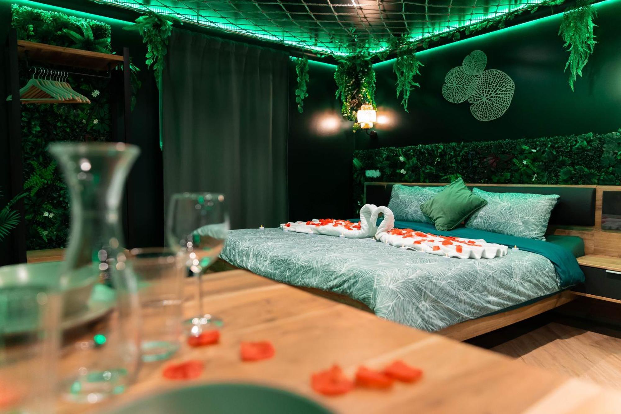 L'Oasis Tropicale, Jacuzzi, Love Room 罗珀南 外观 照片