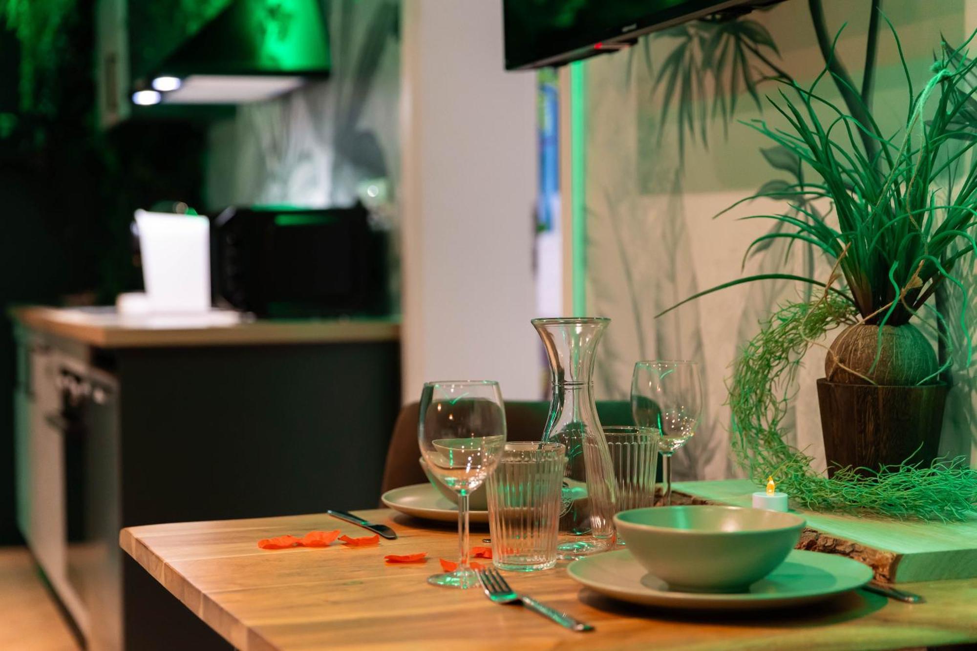 L'Oasis Tropicale, Jacuzzi, Love Room 罗珀南 外观 照片