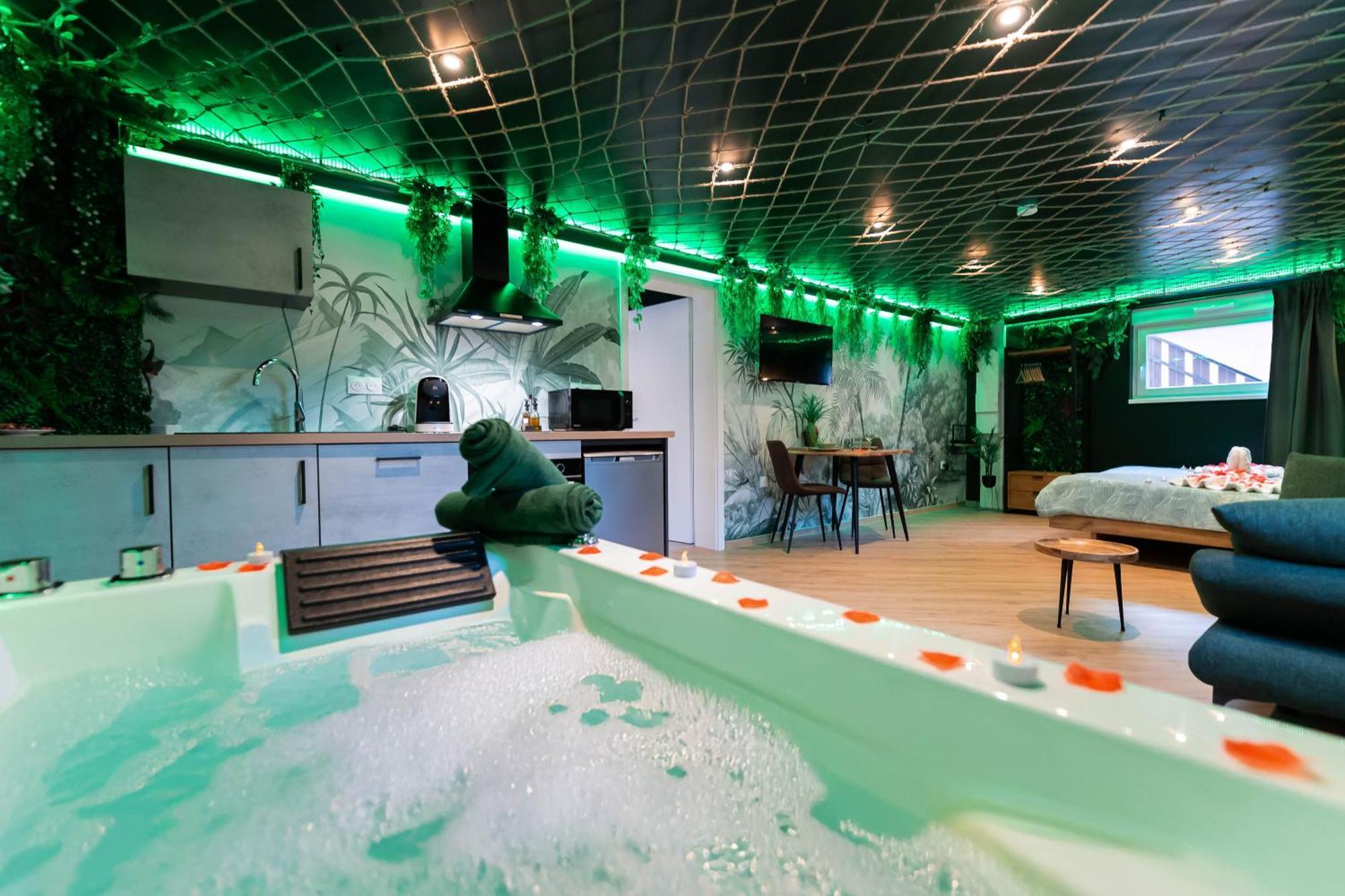 L'Oasis Tropicale, Jacuzzi, Love Room 罗珀南 外观 照片